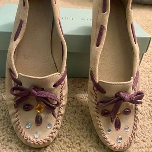 Size 8 1/2M Gianni Bini moccasins